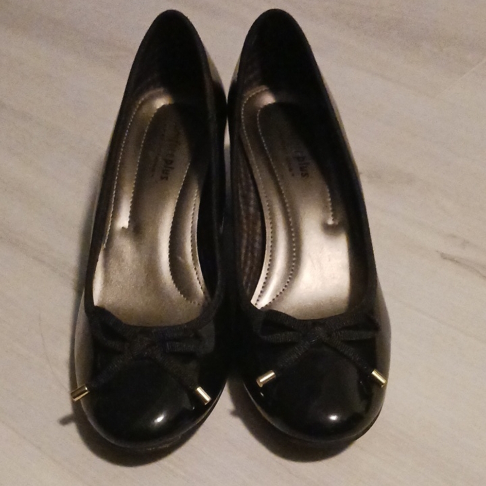 Comfort Plus by Predictions Black Shoes- Size 7